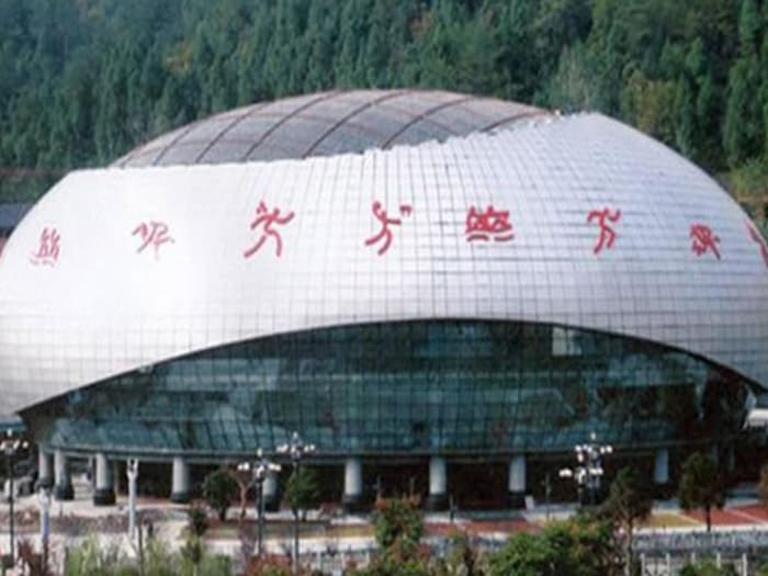 曲靖体育中心球形网架加工安装